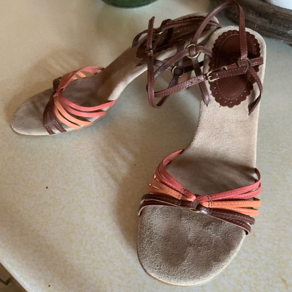 Strappy heel